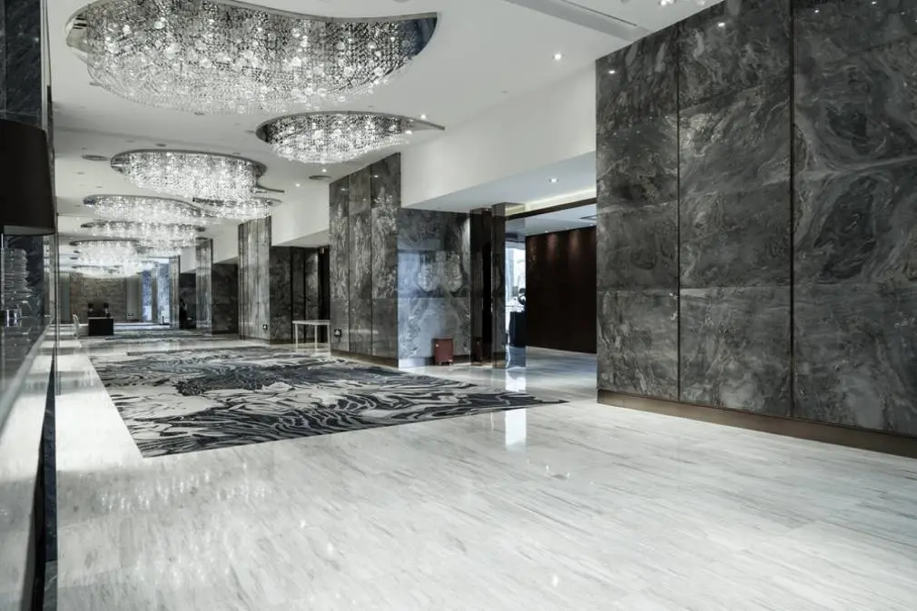 Marble everywhere, for added authenticity and modernity…