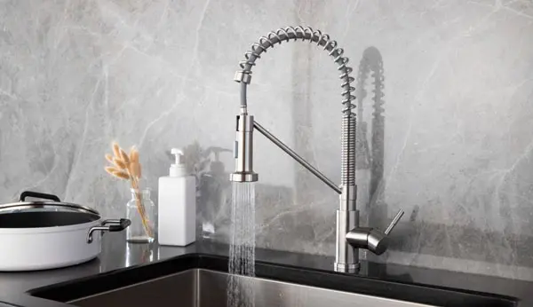 Faucet robinet