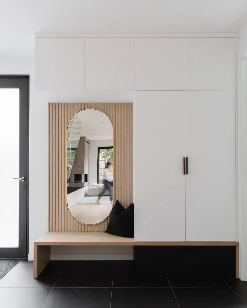 Walk-in Closets / Wardrobes