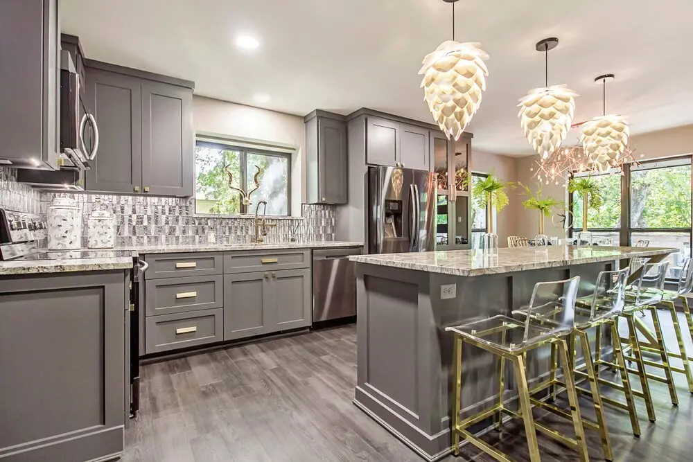 Kitchen countertop… Granite or quartz?