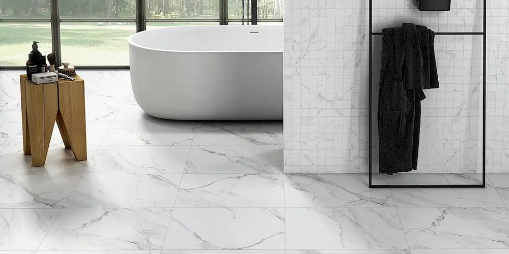 plancher de céramique salle de bain