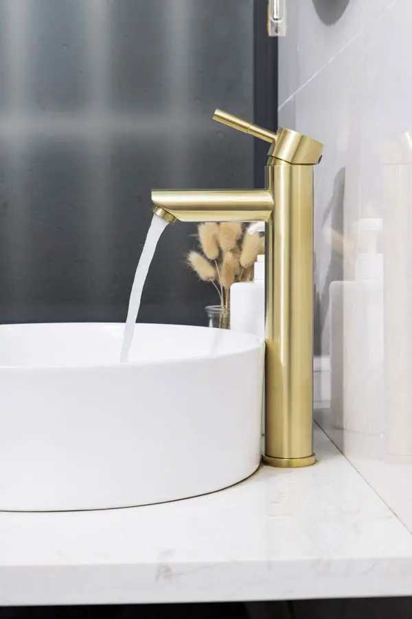 Robinet gold salle de bain