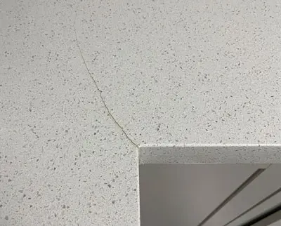 fissure comptoir de quartz Montréal Laval