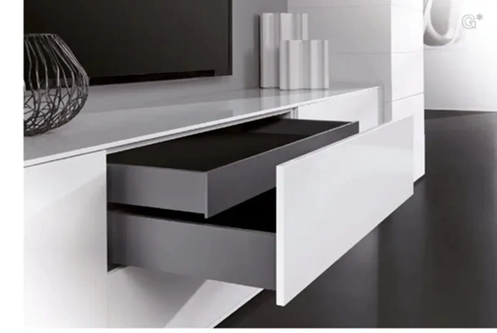 Optimizing Storage Space in a Small Kitchen: Design Tips for Cabinets