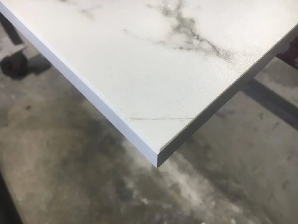 Is Dekton prone to chipping easily?